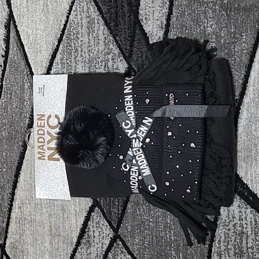 MADDEN NYC RHINESTONES POM-POM BEANIE & BLACK FRINGE SCARF